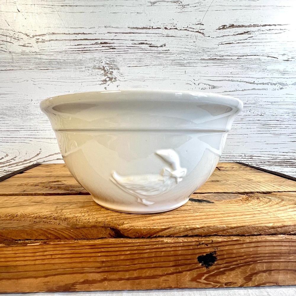 Vintage USA mixing bowl white duck McCoy